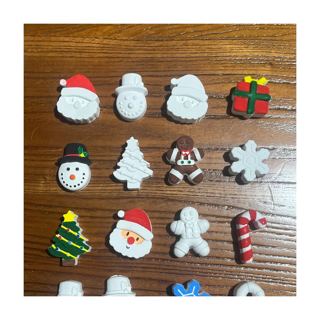 Christmas Resin Charms (16 pcs) - image 01