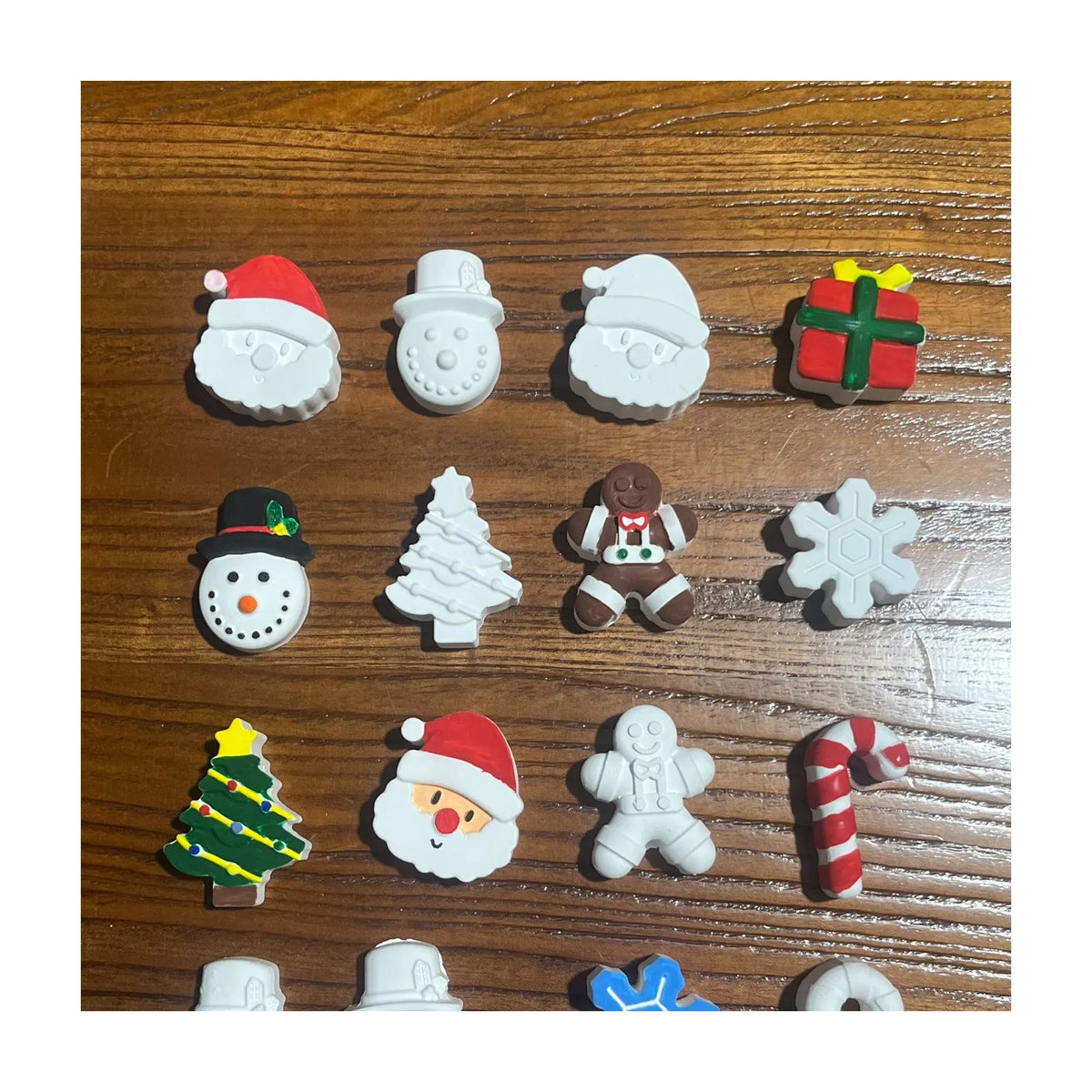 Christmas Resin Charms (16 pcs) - image 01