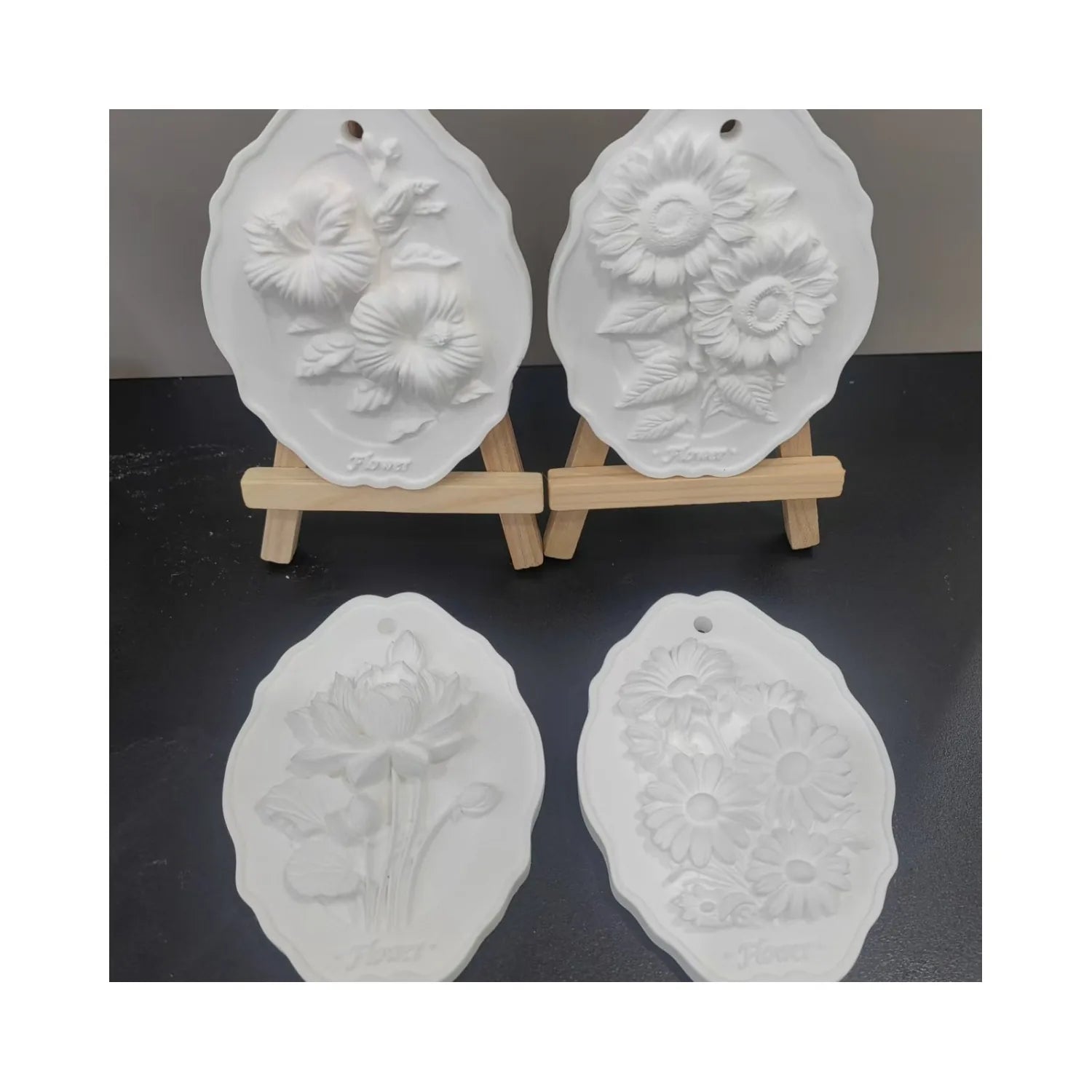 Plaster Flower Plaque + Mini Easel (4 pcs) - image 01