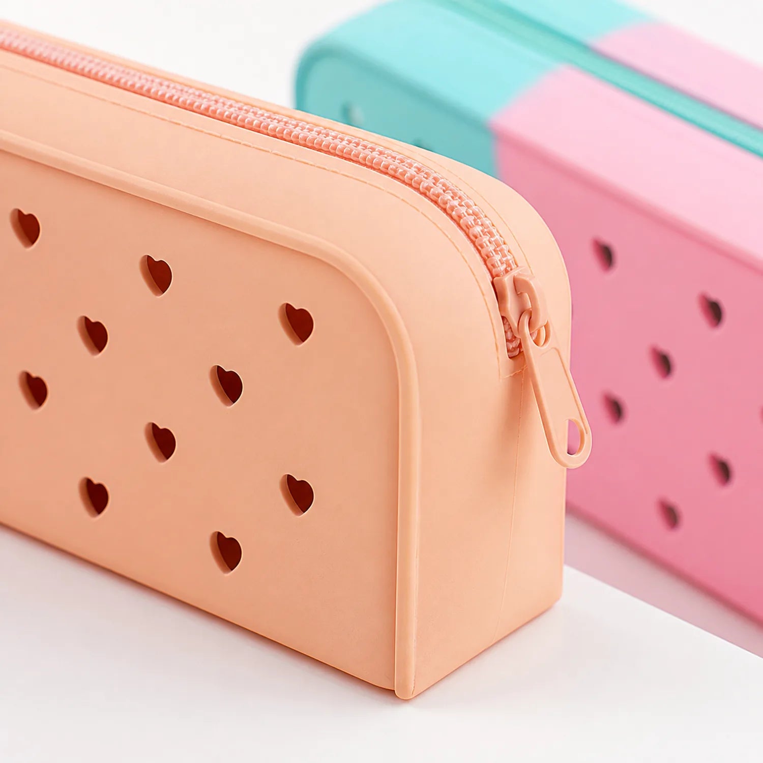 Heart Hollow Silicone Pencil Cases (4 pcs) - image 04