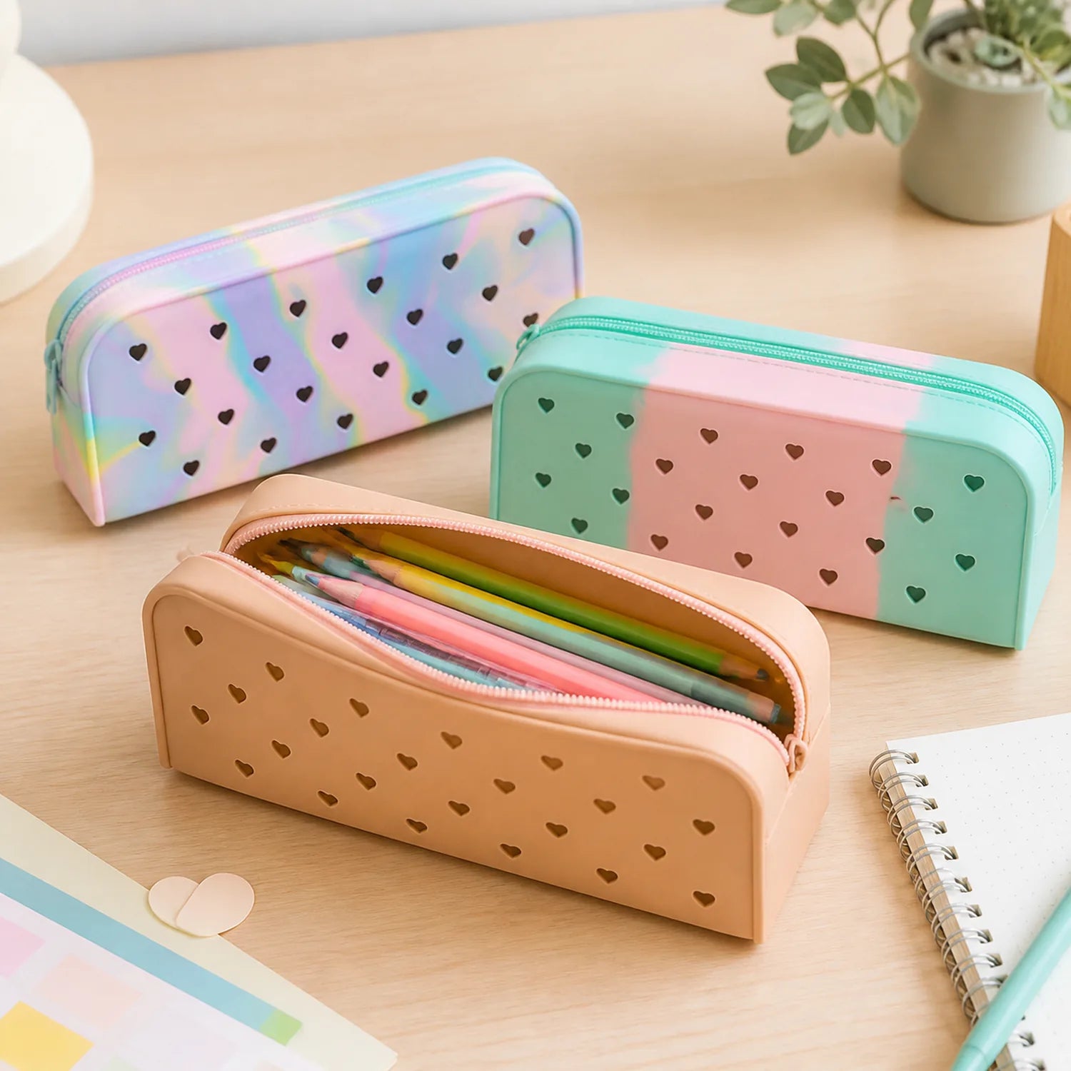 Heart Hollow Silicone Pencil Cases (4 pcs) - image 05